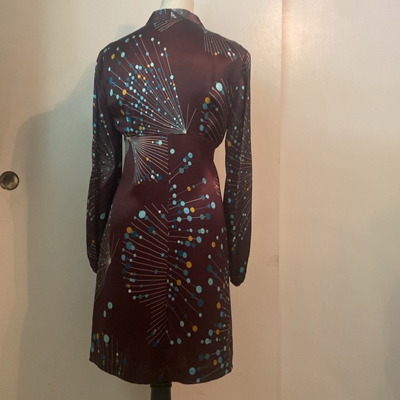 Trina Turk Dress Women’s Size 6 Brown Viscose Geometric Print Mini Long Sleeve - Picture 3 of 10